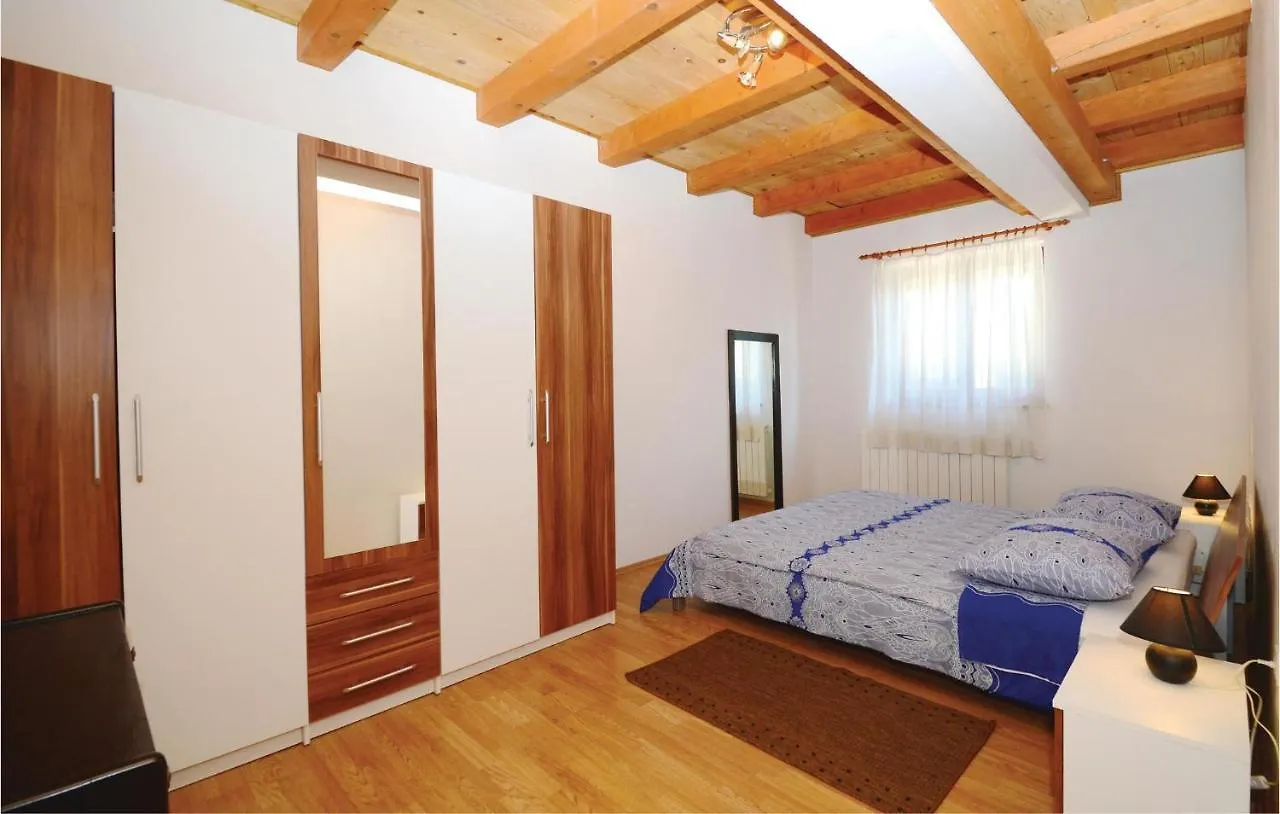 4 Bedroom Cozy Home In Jakacici Vikendica
