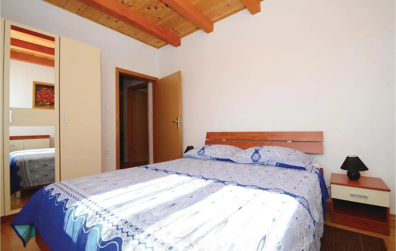 Vikendica 4 Bedroom Cozy Home In Jakacici