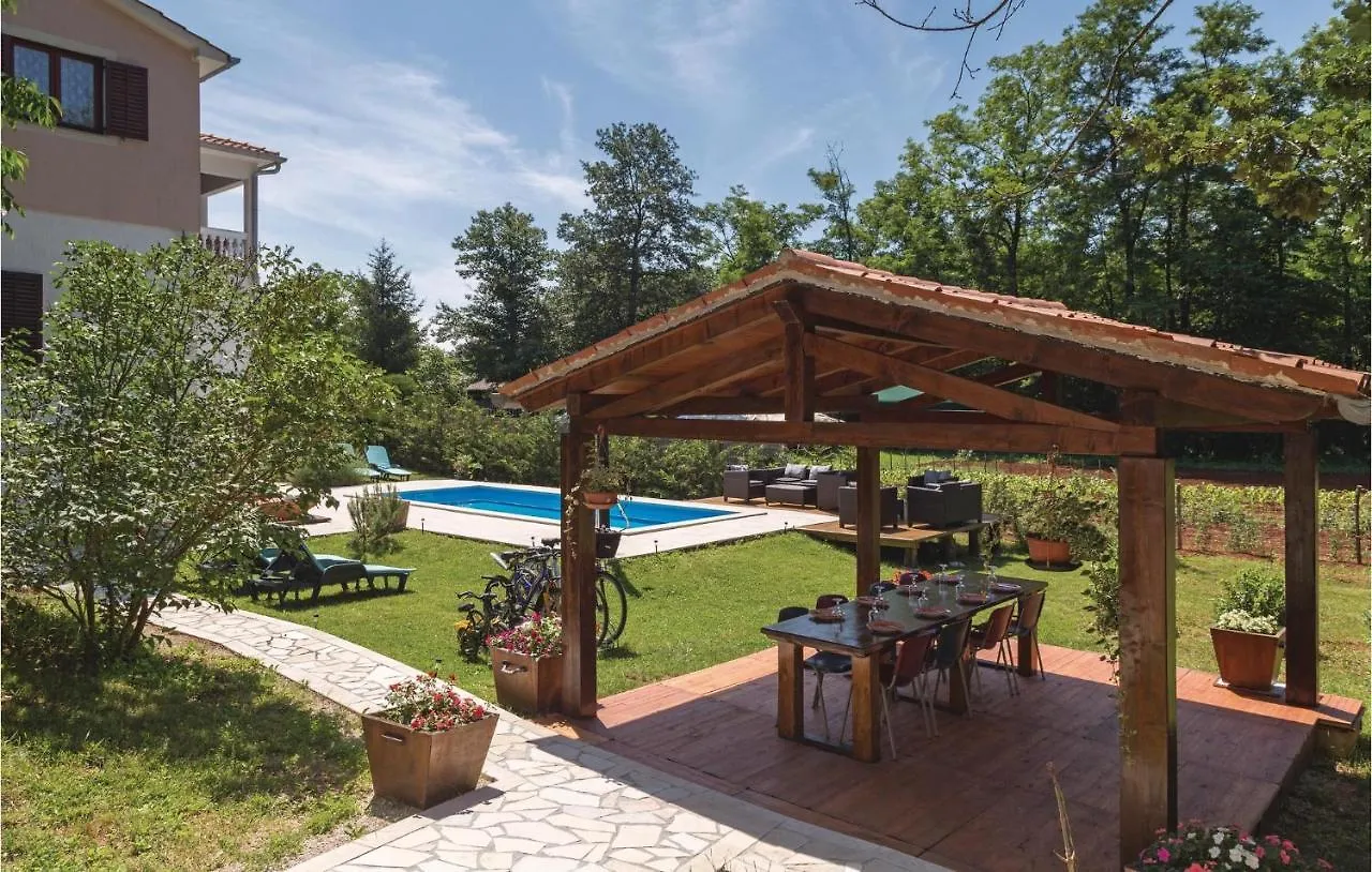 4 Bedroom Cozy Home In Jakacici 0*, Batlug Croatia