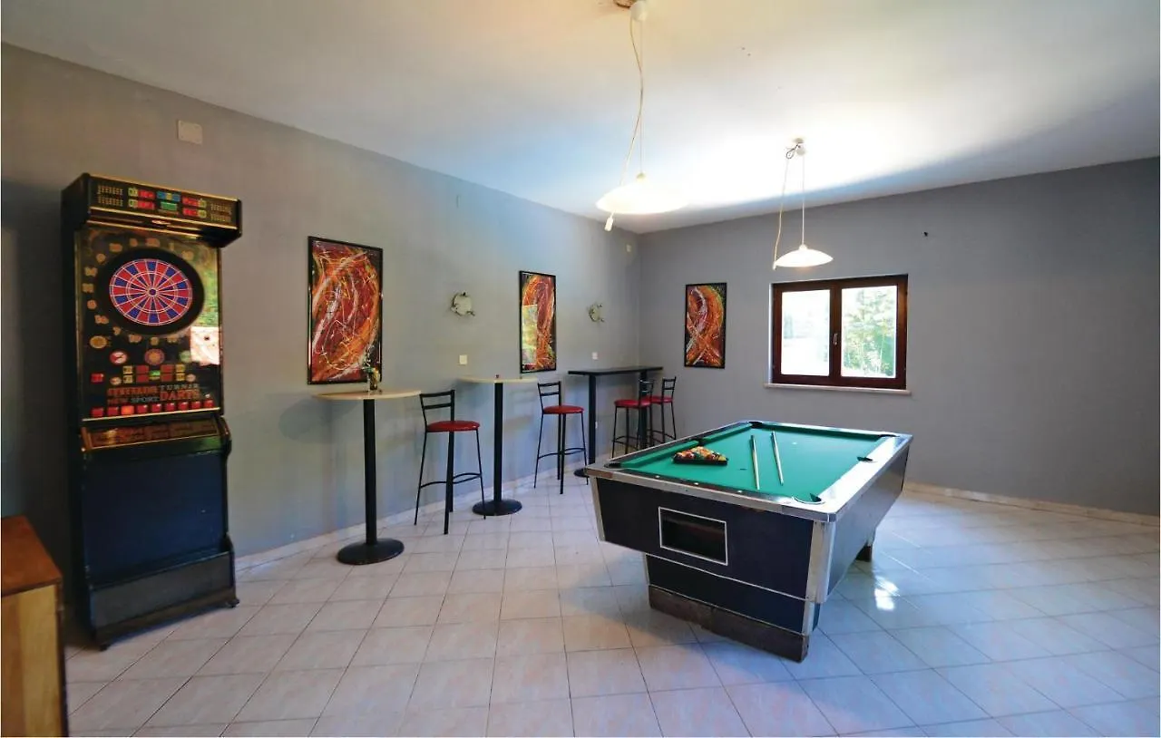 Vikendica 4 Bedroom Cozy Home In Jakacici
