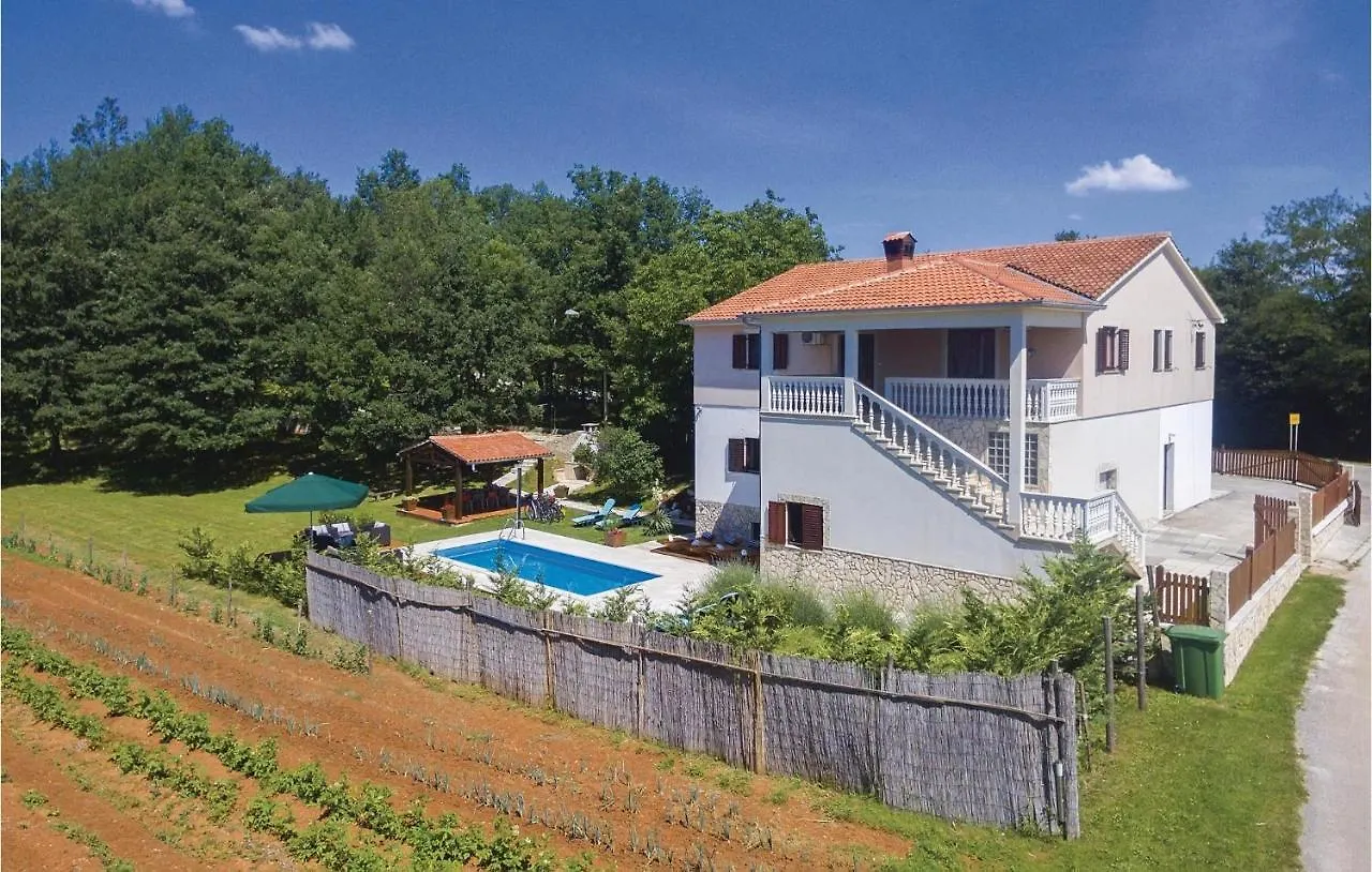 Vikendica 4 Bedroom Cozy Home In Jakacici