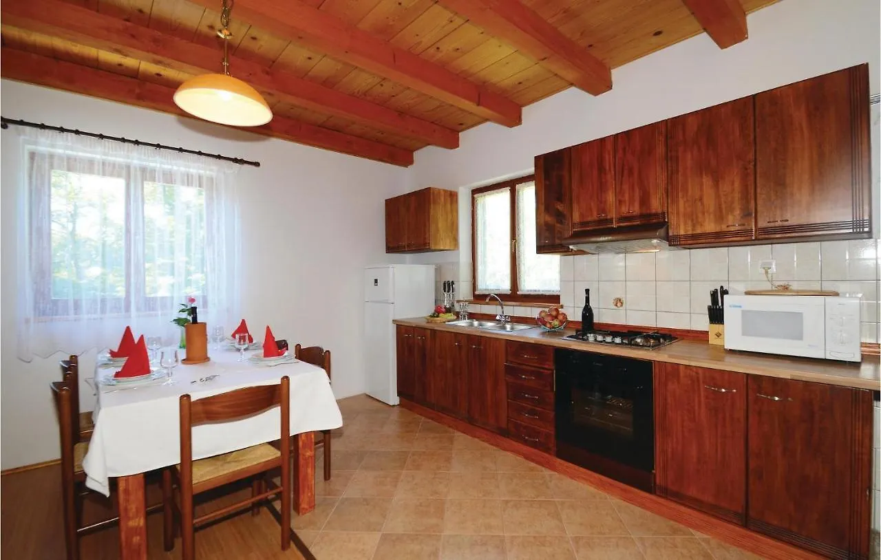 4 Bedroom Cozy Home In Jakacici 0*, Batlug Croatia