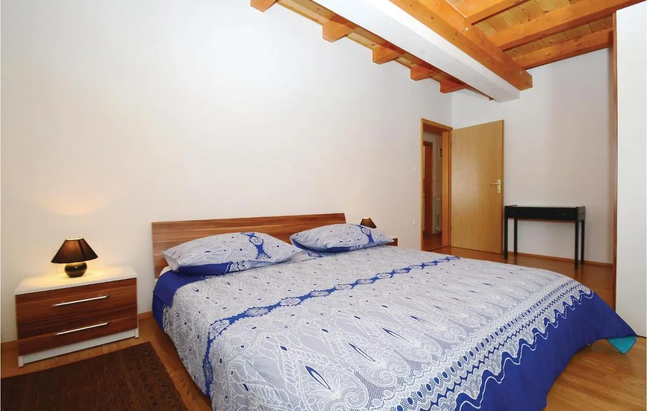 4 Bedroom Cozy Home In Jakacici Vikendica Batlug